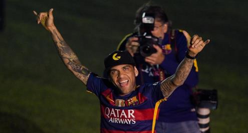 رسميًا.. ألفيش أولى صفقات تشافي في برشلونة 